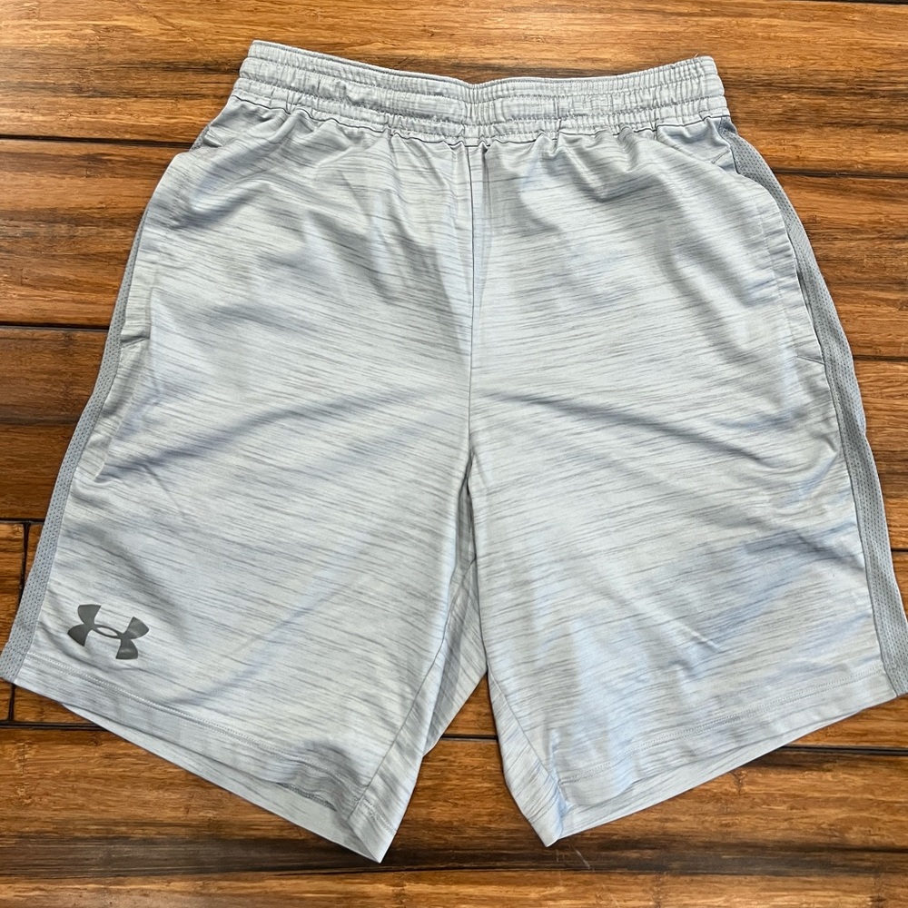 Men’s Med Under Armour Gray/Silver Athletic shorts